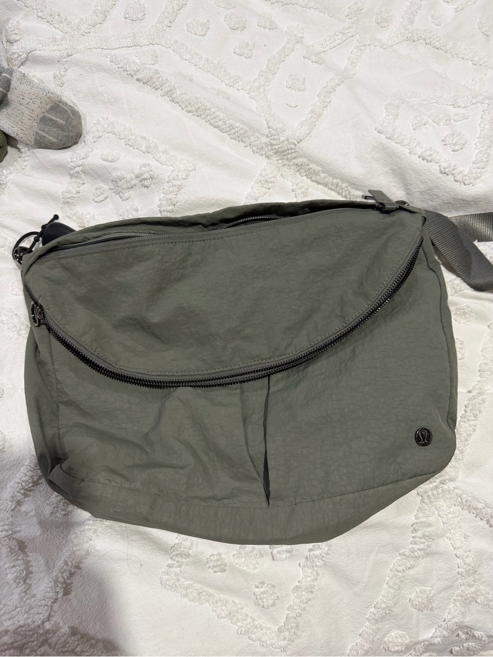 lululemon athletica oversize All Night Festival bag Olive Green Crossbody